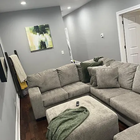 Upscale Apartment Westside Of Chicago